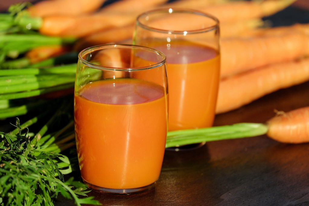 carrot-juice-1623079_1280